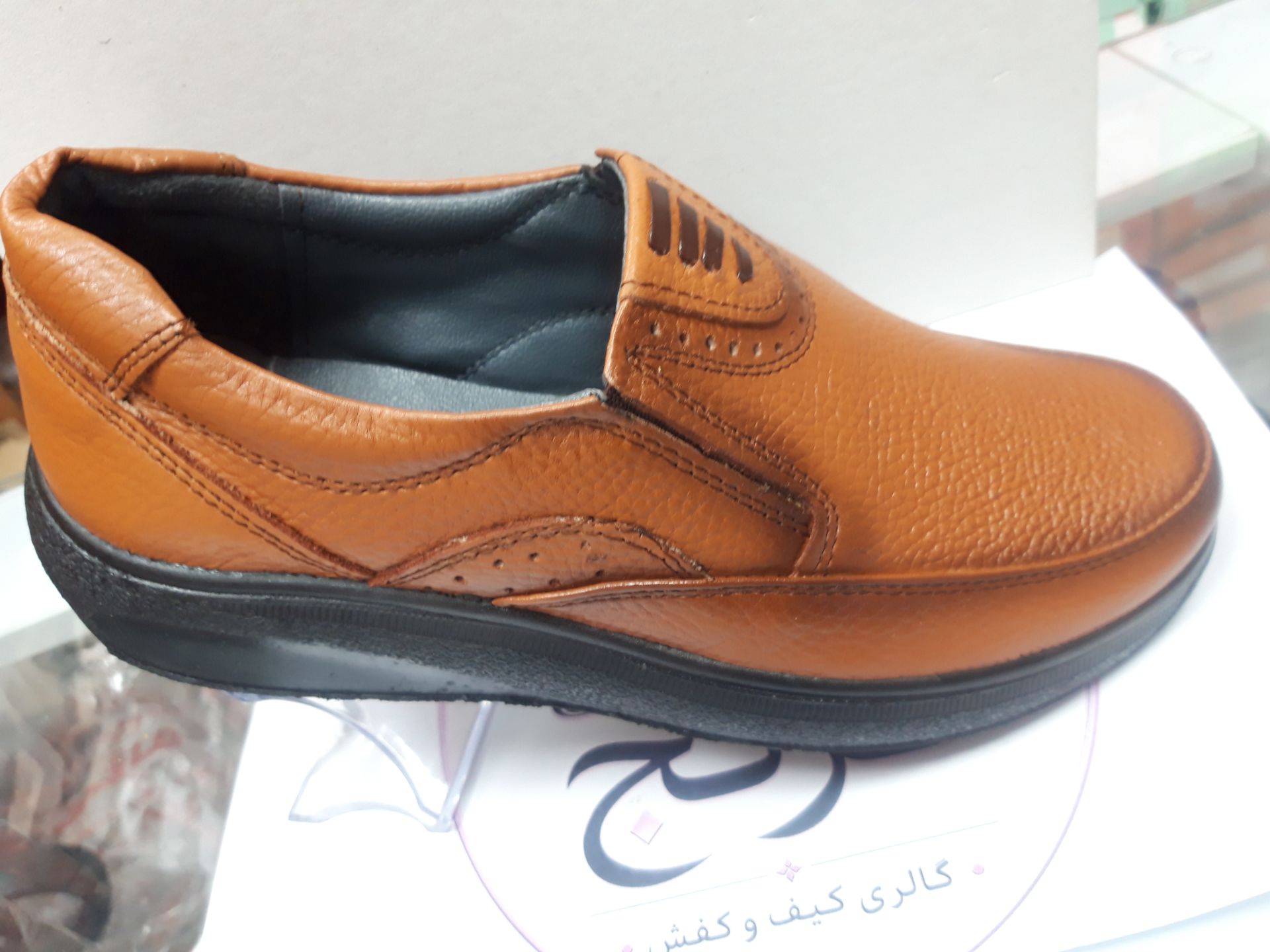 کفش رویه چرم طبیعی گاوی زیره پیو تزریق